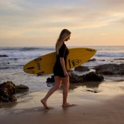 Women's Axis Short Sleeve Back Zip Boy Short Springsuit 2mm -Fit Wetsuit XCEL SS23 AXIS BMP WN220AX2 03 4673 web