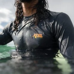 Men's Heathered VentX Retro Long Sleeve Relaxed Fit UV -Fit Wetsuit Xcel Mens VentX MLM626G2 BLK 001 Web