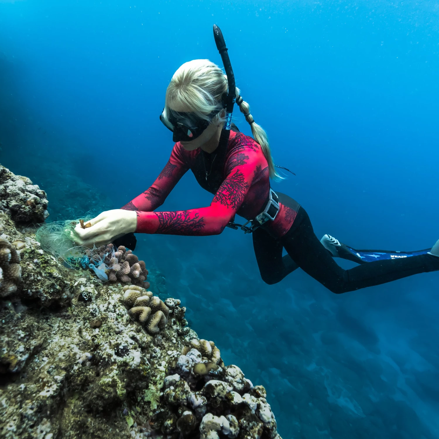 Women's Ocean Ramsey Water Inspired Axis Long Sleeve Back Zip Glide Skin Springsuit 2mm 5 Women's Ocean Ramsey Water Inspired Axis Long Sleeve Back Zip Glide Skin Springsuit 2mm - Image 3