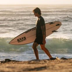 Men's ThreadX Independent Wetsuit Logo S/S UV 20 Men's ThreadX Independent Wetsuit Logo S/S UV -Fit Wetsuit Xcel SP24 HI Brian Bielmann025070027 ZekeLau Lifestyle ThreadX Independent Wetsuit Logo SS MKU93523 web